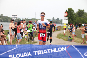 2675-srnanek-swansman2024a.jpg